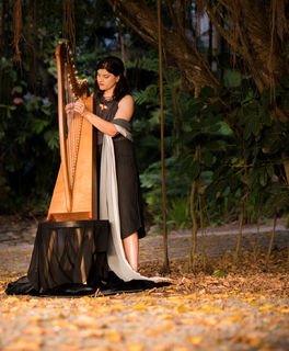 Playing harp under a fig tree